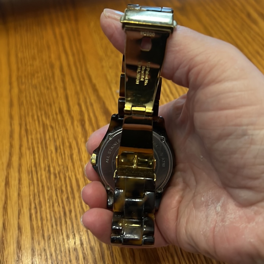 Michael Kors Watch with tortoise shell band - Picture 2 of 3